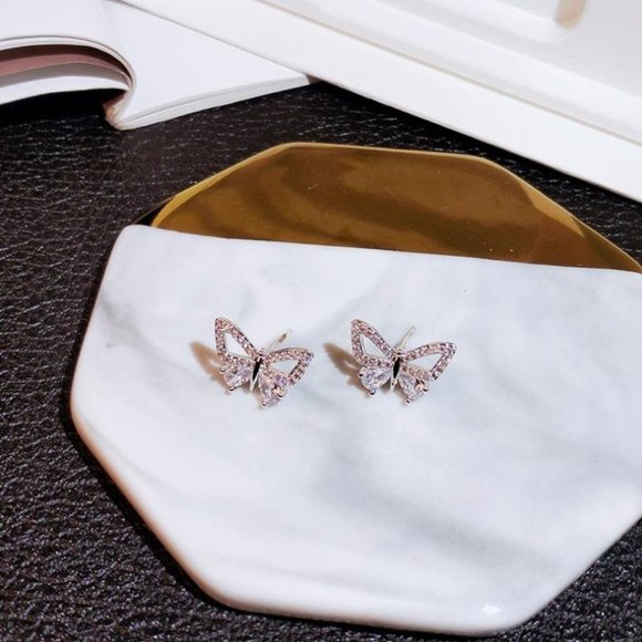 New 18K White Gold Diamond Butterfly Stud Earrings - Picture 3 of 4